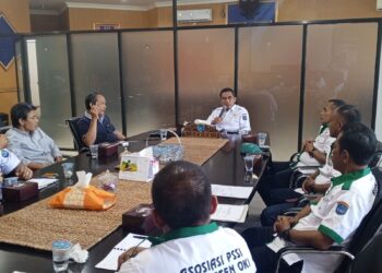 Pj Sekda OKI Muhammad Refli MS, S.Sos, MM,M.Si. Sambut Baik Audiensi Pengurus Asosiasi Kabupaten (Askab) PSSI Kabupaten OKI yang diselenggarakan di Ruang Dinas Sekda OKI, Rabu (24/7/2024).