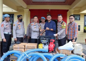 Polres Ogan Ilir juga menjalin kerja sama dengan berbagai pihak. Pada Kamis, 25 Juli 2024, bertempat di Polres Ogan Ilir, satuan Polres Ogan Ilir menerima bantuan peralatan pemadaman kebakaran berupa mesin pompa air dan peralatan lainnya dari Bank BRI. Bantuan tersebut diberikan oleh Pimpinan Cabang Pembantu BRI KCP Indralaya, Bapak Fahmy Tias Karviga, dan diterima langsung oleh Kapolres Ogan Ilir, AKBP Bagus Suryo Wibowo, S.I.K.