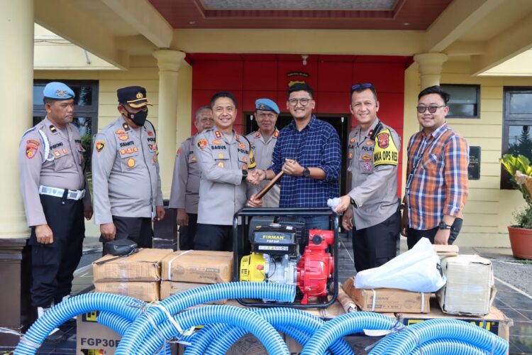 Polres Ogan Ilir juga menjalin kerja sama dengan berbagai pihak. Pada Kamis, 25 Juli 2024, bertempat di Polres Ogan Ilir, satuan Polres Ogan Ilir menerima bantuan peralatan pemadaman kebakaran berupa mesin pompa air dan peralatan lainnya dari Bank BRI. Bantuan tersebut diberikan oleh Pimpinan Cabang Pembantu BRI KCP Indralaya, Bapak Fahmy Tias Karviga, dan diterima langsung oleh Kapolres Ogan Ilir, AKBP Bagus Suryo Wibowo, S.I.K.