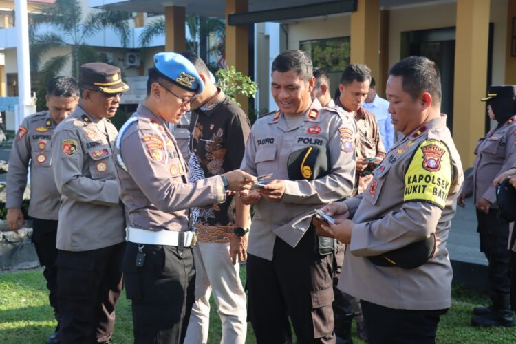 Kegiatan tersebut digelar setelah pelaksanaan apel pagi di lapangan Mapolresta Palangka Raya, Jalan Tjilik Riwut Km. 3,5, Kota Palangka Raya, Kalimantan Tengah, yang dihadiri oleh para Pejabat Utama (PJU), Perwira dan personel, Jumat (26/7/2024) pagi.