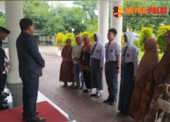 Penjabat Bupati Sidrap, H. Basra melepas tiga perwakilan Kabupaten Sidrap sebagai calon paskibraka tingkat Provinsi Sulsel, Jumat, (25/07/2024) pagi.