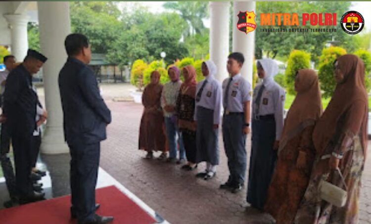 Penjabat Bupati Sidrap, H. Basra melepas tiga perwakilan Kabupaten Sidrap sebagai calon paskibraka tingkat Provinsi Sulsel, Jumat, (25/07/2024) pagi.