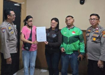 Polsek Malalayang kembali menunjukkan komitmennya dalam menjaga keamanan dan ketertiban di wilayahnya dengan berhasil menyelesaikan masalah antar warga melalui pendekatan problem solving. Kegiatan mediasi yang berlangsung pada hari Jumat (26/07/2024) ini melibatkan dua keluarga yang terlibat perselisihan di Kelurahan Bahu