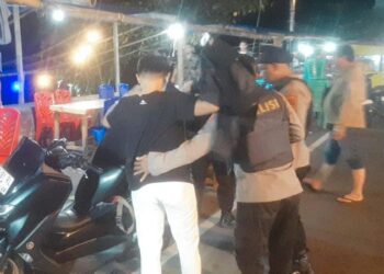 Polresta Manado telah meluncurkan program inovasi terbaru mereka, yang dinamakan Sibulan (Sikat Pemabuk Jalanan). Program ini bertujuan untuk mengatasi dan mencegah gangguan Kamtibmas yang sering kali disebabkan oleh pengguna jalan yang berada di bawah pengaruh alkohol, Jumat (26/7/2024) malam.