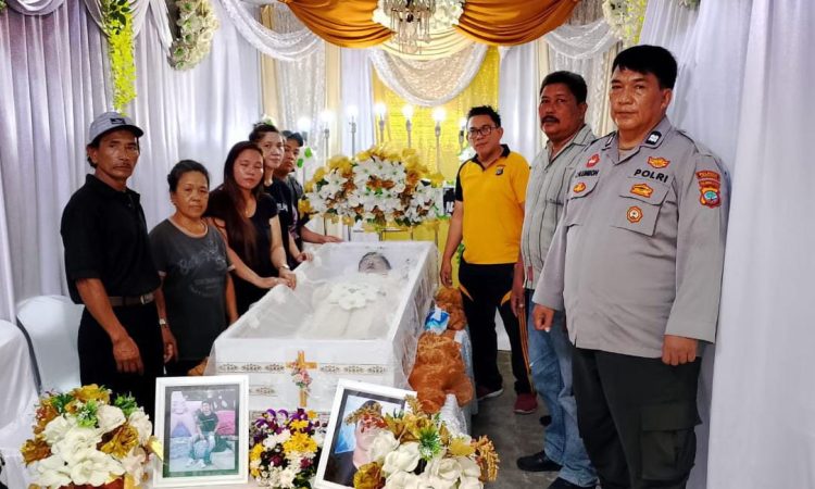 Polsek Wenang menunjukkan kepedulian dan empati yang tinggi terhadap masyarakat dengan melaksanakan kegiatan sambang duka. Kegiatan ini dilakukan sebagai bentuk dukungan dan rasa prihatin terhadap keluarga korban yang mengalami musibah.