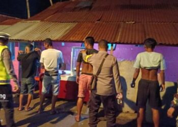 Polsek Malalayang melaksanakan kegiatan Patroli Sibulan yang dipimpin oleh Piket Pawas IPTU Rudi Walangitan. Kegiatan ini melibatkan 6 personel Polri, 1 personel TNI, dan 1 personel dari Reskom, dengan total kekuatan 8 personel. Patroli berlangsung dari pukul 21.00 WITA hingga 23.00 WITA dan bertujuan untuk menjaga keamanan serta ketertiban masyarakat di wilayah hukum Polsek Malalayang.