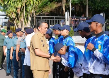 Kontingen Kota Sabang berjumlah 210 orang terdiri dari 28 panitia, 37 pelatih dan asisten, serta 145 atlet tersebut, di lepas Pj Wali Kota Sabang Reza Fahlevi di Halaman Kantor Wali Kota Sabang, Senin (1/7/24).