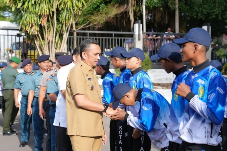 Kontingen Kota Sabang berjumlah 210 orang terdiri dari 28 panitia, 37 pelatih dan asisten, serta 145 atlet tersebut, di lepas Pj Wali Kota Sabang Reza Fahlevi di Halaman Kantor Wali Kota Sabang, Senin (1/7/24).