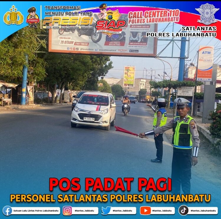 Personel Sat Lantas Polres Labuhanbatu melaksanakan kegiatan Pos Padat Pagi di wilayah Kota Rantauprapat. Kegiatan ini bertujuan untuk mengantisipasi kemacetan dan kecelakaan lalu lintas (laka lantas) di berbagai lokasi strategis, termasuk persimpangan padat, depan sekolah, dan daerah rawan laka lantas, Rabu (03/07/2024).