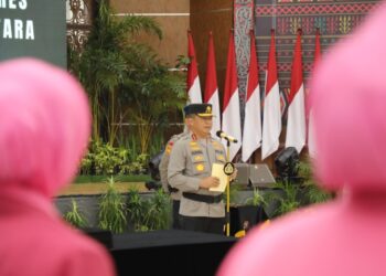 PIMPIN SERTIJAB: Kapolda Sumut, Komjen Pol Agung Setya memimpin sertijab struktural kepolisian bertempat di Aula Tribrata Mapolda Sumut, Jumat (5/7/2024). (Foto Dok/ Polda Sumut)