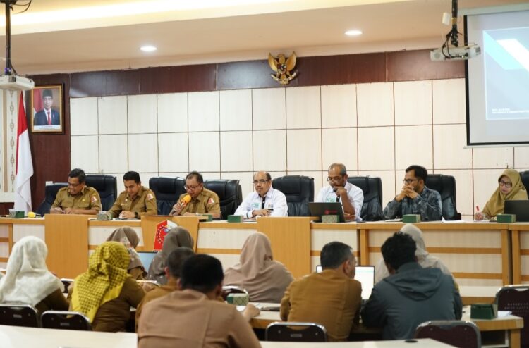 Pemerintah Kabupaten (Pemkab) Nagan Raya melalui Badan Perencanaan Pembangunan Daerah (Bappeda) menggelar Focus Group Discussion (FGD) Penyusunan Naskah Akademik Rancangan Qanun tentang Rencana Pembangunan Jangka Panjang (RPJP) Kabupaten Nagan Raya tahun 2025-2045. Acara yang dibuka oleh Penjabat (Pj) Bupati Nagan Raya Fitriany Farhas AP, S.Sos., M.Si., yang diwakili Asisten Perekonomian dan Pembangunan, Amran Yunus, S.P., M.T., tersebut berlangsung di Aula Bappeda, Kompleks Perkantoran Suka Makmue, pada hari Senin (15/7/2024).