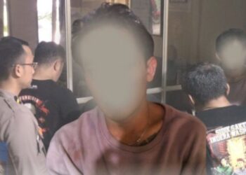 pelaku berinisial AM Tempat, Tanggal Lahir: 26 Agustus 1995 Pekerjaan: Honorer Kemenhub Agama: Islam Alamat: Kel. Perkamil Malendeng, Lingkungan 7, Kecamatan Tikala, Kota Manado.