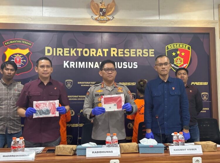 Dua wanita, berinisial RA (18) asal Kabupaten Seruyan dan FP (21) asal Kab. Kotawaringin Timur (Kotim), diamankan Direktorat Reserse Kriminal Khusus (Ditreskrimsus) Polda Kalimantan Tengah (Kalteng).