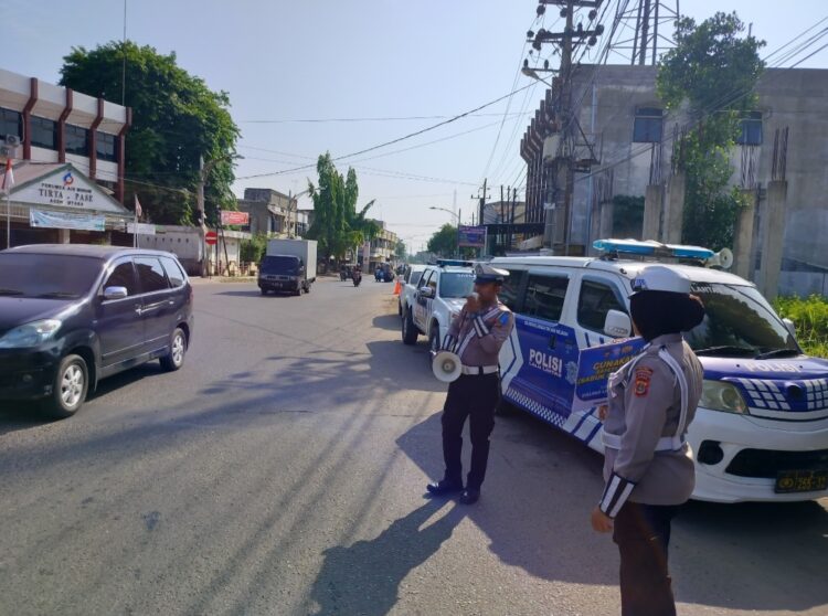 Unit Kamsel Satlantas Polres Lhokseumawe melaksanakan penyuluhan keliling (meupep-pep) dalam rangka Operasi Patuh Seulawah 2024 di Kota Lhokseumawe, Rabu (24/7/2024) pagi.