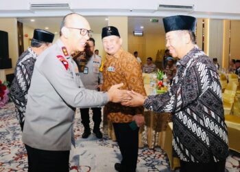 Kapolda Sumsel Irjen A. Rachmad Wibowo, SIK yang menghadiri syukuran Hari Ulang Tahun (HUT) PP Polri ke 25 Tahun 2024 digedung Harmoni Convention Center Polygon Palembang Selasa (30/7/2024) mengajak keluarga besar purnawirawan turut mensupport Polri dalam menjaga legitimasi organisasi dan komitmen serta konsistensi diri, menjaga netralitas pemilihan kepala daerah.