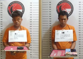 Tim Opsnal Satres Narkoba Polres Labuhanbatu berhasil menangkap dua orang tersangka dalam kasus peredaran narkotika jenis sabu di Desa Tanjung Pasir, Kecamatan Kualuh Selatan, Kabupaten Labuhanbatu Utara. Jumat, (26/07/2024).