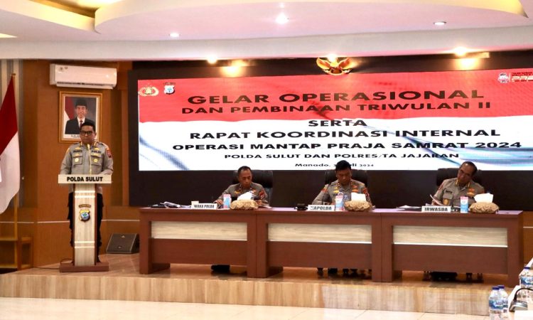 Kapolresta Manado, Kombes Pol Julianto Sirait, turut serta dalam kegiatan Gelar Operasional dan Pembinaan Triwulan II serta Rapat Koordinasi Internal Operasi Mantap Praja Samrat 2024 yang diadakan oleh Polda Sulawesi Utara. Acara ini juga dihadiri oleh para kapolres dan kapolresta jajaran Polda Sulut, Senin (29/7/2024).