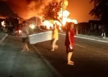 Kebakaran hebat melanda Desa Ibul Besar 3, Kecamatan Pemulutan, Kabupaten Ogan Ilir pada Rabu malam, 31 Juli 2024. Peristiwa ini terjadi sekitar pukul 22.30 WIB, menghanguskan setidaknya 22 rumah di kawasan padat penduduk.