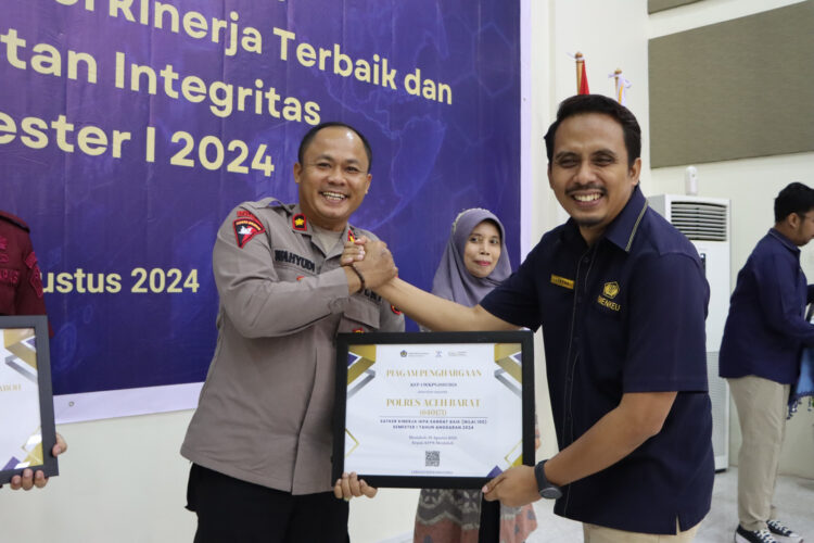 Kepolisian resort Polres Aceh Barat kembali meraih penghargaan Indikator Kinerja Pelaksanaan Anggaran (IKPA) dengan kategori nilai sempurna, yaitu 100 pada Semester I TA. 2024 dari Kantor Pelayanan Perbendaharaan Negara (KPPN) Meulaboh. Kamis (01/08/2024).