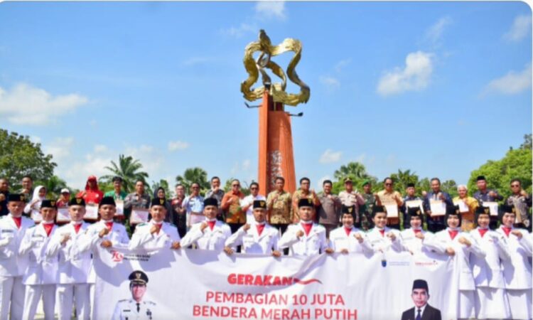 Pemerintah Kabupaten Ogan Komering Ilir bersama dengan seluruh wilayah di Indonesia secara serentak membagikan 10 juta bendera merah putih gratis untuk masyarakat.