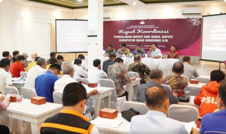 Pj. Bupati OKI Melalui Asisten Bidang Pemerintahan dan Kesra Drs. H. Antonius Leonardo, M.Si dalam Rapat Koordinasi Pemilihan Bupati dan Wakil Bupati Kabupaten Ogan Komering Ilir tahun 2024 di Aula Rapat TR Coffe Kayuagung yang diselenggarakan oleh KPU OKI, Kamis (1/8/24)