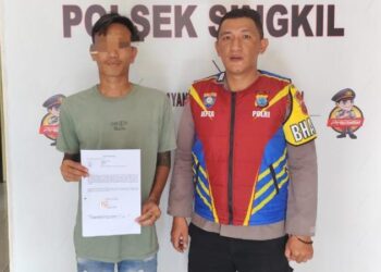 Bhabinkamtibmas Polsek Singkil, berhasil menyelesaikan masalah perbuatan tidak menyenangkan yang terjadi di Kelurahan Singkil Dua. Masalah tersebut melibatkan dua warga yang terlibat dalam perselisihan akibat perbuatan tidak menyenangkan yang dilakukan oleh salah satu pihak, Selasa (30/7/2024).