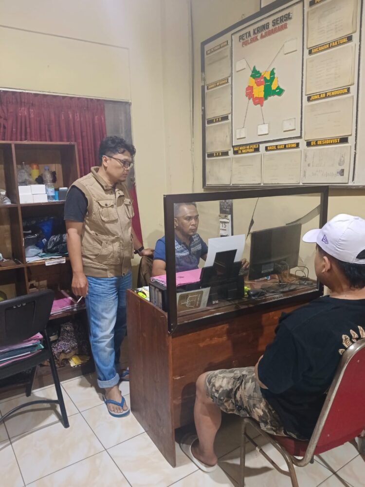 Sat Reskrim Polresta Banyumas Polda Jateng ungkap kasus dugaan tindak pidana penganiayaan dan berhasil mengamankan seorang laki laki warga Kecamatan Ajibarang berinisial OF (25). OF diamankan berdasarkan laporan polisi nomor LP/B/11/VII/2024/SPKT/POLSEK AJIBARANG/ POLRESTA BANYUMAS/POLDA JATENG, tanggal 28 Juli 2024.