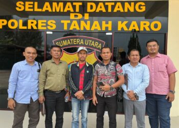 DATANGI POLRES KARO: Tim Kuasa Hukum Punguan Pomparan Raja Pasaribu Indonesia (PPRPI) Naekbob Pasaribu SH, Ganda Pasaribu SH, Marson Suandri Pasaribu (adik almarhum Rico Pasaribu), Kondeos Pasaribu SH MH, Muktar Siregar SH, Sakti A Sinambela SH datangi Polres Karo, Kamis (1/8/2024). (Foto: Dok/ PPRPI)