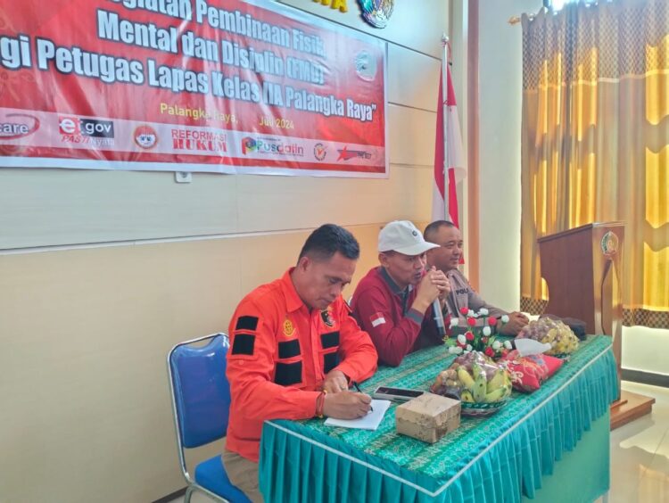 Kasatresnarkoba Polresta Palangka Raya, AKP Aji Suseno, mengadakan sosialisasi mengenai bahaya narkoba di Lapas Kelas II A Palangka Raya, Kamis (1/8/2024) siang.