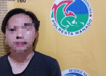 Tim Reserse Narkoba Polresta Manado berhasil mengungkap peredaran obat keras jenis Thryhexiphenidyl di Kelurahan Tikala Kumaraka, Kecamatan Wenang, Kota Manado. Penangkapan dilakukan sekitar pukul 13.00 WITA setelah mendapatkan informasi dari masyarakat mengenai aktivitas mencurigakan yang melibatkan seorang lelaki bernama David, Kamis (1/8/2024).