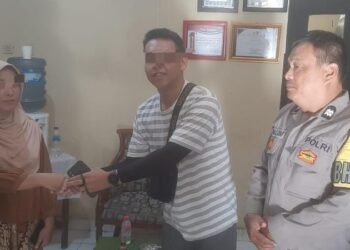 Polsek Tuminting kembali menunjukkan perannya dalam menjaga ketertiban dan keamanan di wilayahnya. Pada hari ini, Polsek Tuminting berhasil melakukan mediasi dan penyelesaian masalah (problem solving) terkait insiden kecelakaan lalu lintas yang melibatkan dua kendaraan bermotor roda dua (Ranmor R2) di Jalan Hasanudin, Jumat (2/8/2024).