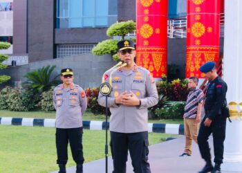 Kapolda Sumsel Irjen A Rachmad Wibowo Jumat (02/08/2024) melepas keberangkatan 170 personel Brimob, Sabhara dan Polair kedaerah rawan karhutla diprovinsi Sumatera Selatan yaitu di kabupaten Ogan Ilir, kabupaten Ogan Komering Ilir, kabupaten Banyuasin dan kabupaten Musi Banyuasin.