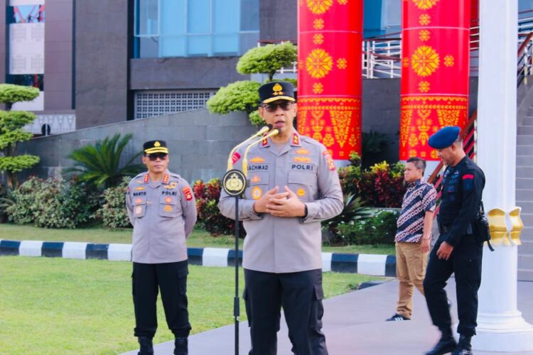 Kapolda Sumsel Irjen A Rachmad Wibowo Jumat (02/08/2024) melepas keberangkatan 170 personel Brimob, Sabhara dan Polair kedaerah rawan karhutla diprovinsi Sumatera Selatan yaitu di kabupaten Ogan Ilir, kabupaten Ogan Komering Ilir, kabupaten Banyuasin dan kabupaten Musi Banyuasin.