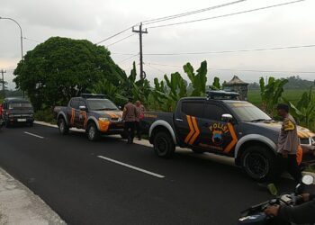 Polsek Kembaran Polresta Banyumas Polda Jateng melaksanakan patroli bersinggungan secara intensif di perbatasan antar wilayah Kecamatan Kembaran dan Kecamatan Sokaraja, Kamis (1/8/2024) sore.