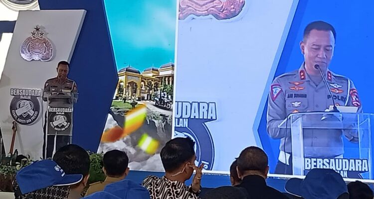 BERI SAMBUTAN: Kakorlantas Polri, Irjen Pol Aan Suhanan Polda Sumut memberi sambutan pada Gebyar Keselamatan 2024 di Lapangan Astaka Medan, Sabtu (3/8/2024). (Foto Dok/ Polda Sumut)