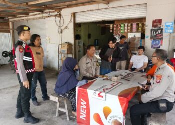 Seorang perempuan bernama Yohana Parista Podang (30) ditemukan meninggal dunia di sebuah kios sembako milik Bapak Wahidin, yang terletak di Jalan Tjilik Riwut Km 8, Kota Palangka Raya, Sabtu (3/8/2024) pukul 09.00 WIB.