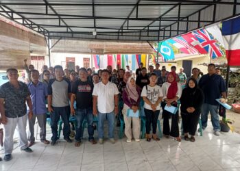 Team pemenangan bacalon Walikota Pematangsiantar Bistok Lumban Tobing gelar bimbingan teknis (bimtek) di posko kemenangan jalan Sudirman kecamatan Siantar selatan kota Pematangsiantar. Sabtu (03/08/2024). Kegiatan tersebut untuk lebih bisa mempersiapkan diri menjelang pemilihan kepala daerah (Pilkada serentak) di tanggal 27 November 2024.