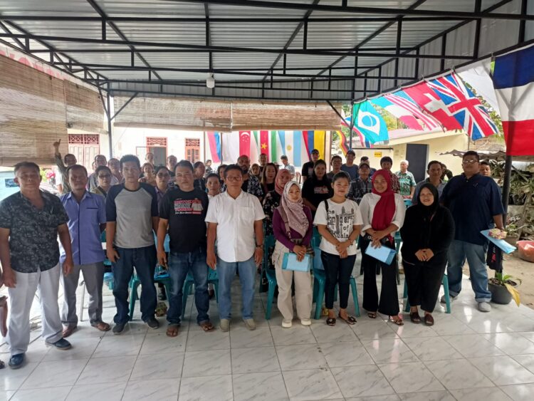 Team pemenangan bacalon Walikota Pematangsiantar Bistok Lumban Tobing gelar bimbingan teknis (bimtek) di posko kemenangan jalan Sudirman kecamatan Siantar selatan kota Pematangsiantar. Sabtu (03/08/2024). Kegiatan tersebut untuk lebih bisa mempersiapkan diri menjelang pemilihan kepala daerah (Pilkada serentak) di tanggal 27 November 2024.