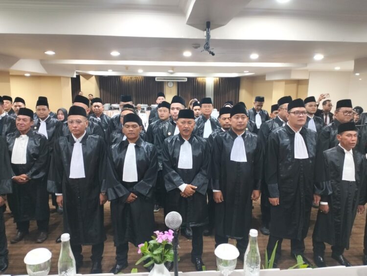 Sebanyak 45 orang Advokat yang tergabung dalam Perkumpulan Advocaten Indonesia (PAI) dilantik, Minggu, 4 Agustus 2024. Pelantikan Anggota Perkumpulan Advocaten Indonesia (PAI) ini di selenggarakan bertempat Hotel Horison, Jalan Pelajar Pejuang 45 No.121 Turangga Kecamatan Lengkong, Kota Bandung.