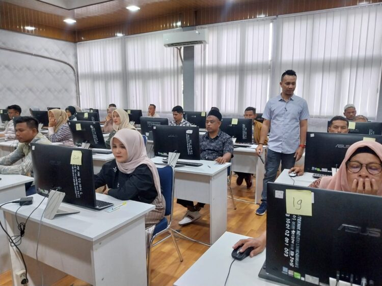 Panitia Pengawas Pemilihan (Panwaslih) Kabupaten Aceh Utara sukses menggelar tes tertulis bagi calon anggota Panwaslih Kecamatan (Panwascam) di Politeknik Negeri Lhokseumawe Sabtu (3/08/2024). Tes yang diadakan pada hari Sabtu ini diikuti oleh 262 peserta yang telah lolos seleksi administrasi.