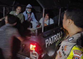 Warga Desa Sea Jaga III, Kecamatan Pineleng, Kabupaten Minahasa dikejutkan dengan penemuan mayat seorang petani bernama Welly Makalikis (65) pada Minggu malam, 4 Agustus 2024. Mayat Welly ditemukan dalam posisi tengkurap di bawah pohon kelapa, dengan kondisi tubuh sudah kaku, dagu terluka, dan darah keluar dari hidungnya.