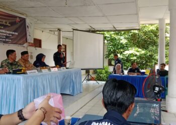 Rapat pleno terbuka rekapitulasi daftar pemilih hasil pemuktahiran (DPHP) Pilkada Serentak 2024 untuk Kecamatan Rantau Alai, Kabupaten Ogan Ilir, berlangsung dengan lancar dan tertib. Acara yang dimulai pukul 09.00 WIB di Gedung Aula Kecamatan Rantau Alai ini dihadiri oleh berbagai elemen terkait demi memastikan kelancaran proses pemilihan.