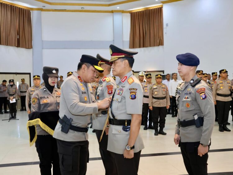 Kepolisian Daerah Kalimantan Tengah (Kalteng) menggelar upacara serah terima jabatan (Sertijab) Wakapolda Kalteng dari Brigjen Pol Mohamad Agung Budijono, S.IK., M.Si. kepada Brigjen Pol Dr. Rakhmad Setyadi, S.IK., S.H., M.H. di Graha Bhayangkara, Mapolda setempat, Rabu (7/8/2024) pagi.