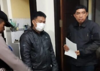 Dalam operasi tersebut, petugas menemukan dan menyita satu galon berisi 25 liter cap tikus serta 18 botol cap tikus berukuran 600 ml. Barang bukti tersebut kemudian diamankan dan dibuatkan surat tanda terima. Selanjutnya, kasus ini akan diproses lebih lanjut dengan dibuatkan laporan polisi (LP) untuk di sidang tindak pidana ringan (tipiring).
