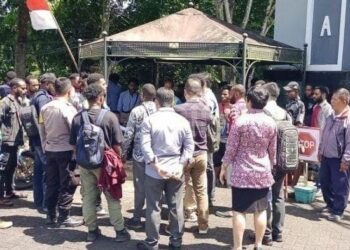 Polsek Mapanget berhasil menciptakan situasi kamtibmas yang kondusif selama aksi damai yang diadakan oleh Ikatan Mahasiswa Indonesia Papua (IMIP) di Universitas Katolik Dela Salle Manado. Dalam aksi tersebut, aparat kepolisian melakukan pengamanan dengan pendekatan humanis, memastikan kegiatan berlangsung dengan tertib dan aman, Selasa (6/8/2024).