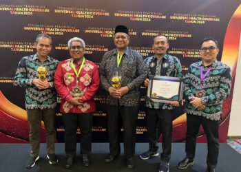 Penghargaan UHC ini diserahkan langsung oleh Wakil Presiden RI, Ma'ruf Amin, pada acara yang berlangsung di Jakarta pada, Kamis 8 Agustus 2024. Acara tersebut dihadiri oleh pimpinan daerah dari 33 provinsi yang mencakup 460 kabupaten/kota di seluruh Indonesia.