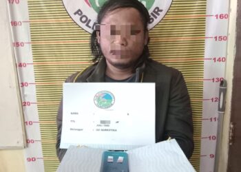 Seorang pria berinisial RS (39), warga Kecamatan Onanrunggu Kabupaten Samosir, ditangkap oleh Tim Opsnal Sat Resnarkoba Polres Samosir pada Minggu malam, 04 Agustus 2024. Penangkapan ini terjadi di Jalan Lintas Kec. Onan Runggu sekitar pukul 22.00 WIB setelah polisi mendapat informasi terkait dugaan kepemilikan narkotika jenis sabu.