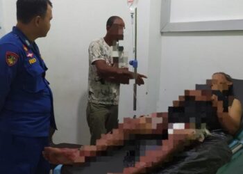 Terjadi insiden penganiayaan berat di atas kapal KM Naftali GT30 yang berlabuh di kolam Pelabuhan TPI Tumumpa, Manado. Peristiwa ini mengakibatkan korban, Jefri Tirung, seorang nelayan berusia 44 tahun, mengalami luka parah, Pada Rabu, 7 Agustus 2024, sekitar pukul 23.20 WITA