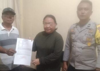 Bhabinkamtibmas Polsek Tikala, melakukan problem solving terhadap kasus pengancaman yang terjadi di wilayah binaannya pada Jumat (8/8/2024). Kejadian tersebut melibatkan dua warga Kelurahan Tikala Kumaraka yang berselisih akibat masalah pribadi.