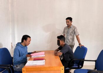 Unit Tipidter Satuan Reskrim Polres Nagan Raya menyerahkan satu orang tersangka berinisial ES (27) kasus judi online dan barang bukti tahap II ke Kejaksaan Negeri Nagan Raya, Jum'at 9 Agustus 2024. Penyerahan tersangka ES berserta barang bukti itu diterima oleh Musa Krisna Putra, S.H. Jaksa Penuntut Umum (JPU) Kejari Nagan Raya.